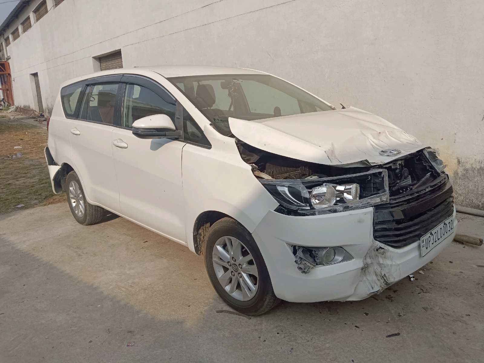 TOYOTA  INNOVA CRYSTA