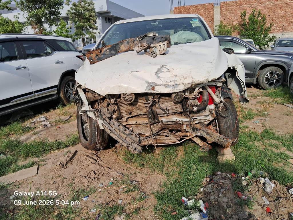 TOYOTA INNOVA CRYSTA