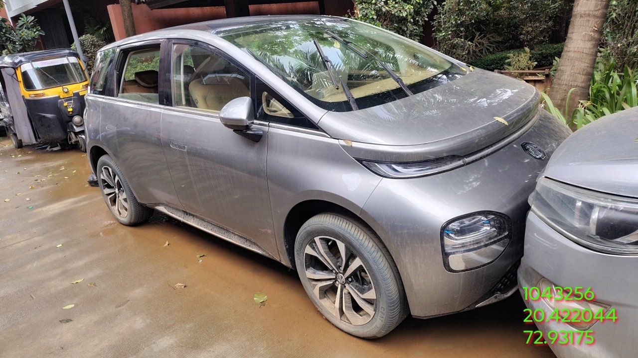 MORRIS GARAGES WINDSOR EV ESSENCE PRO