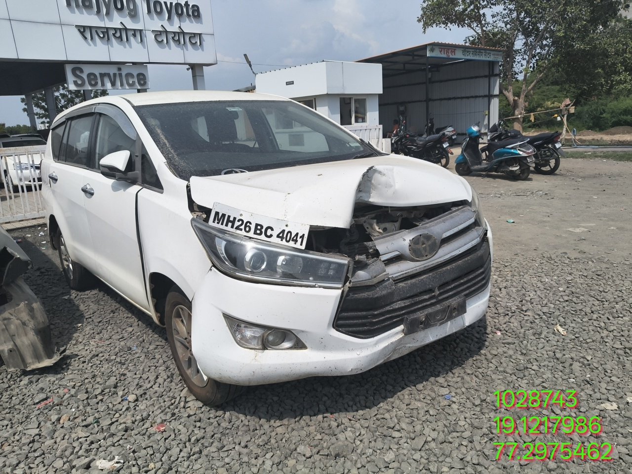 TOYOTA TOYOTA INNOVA CRYSTA 2.4 VX MT 8 STR