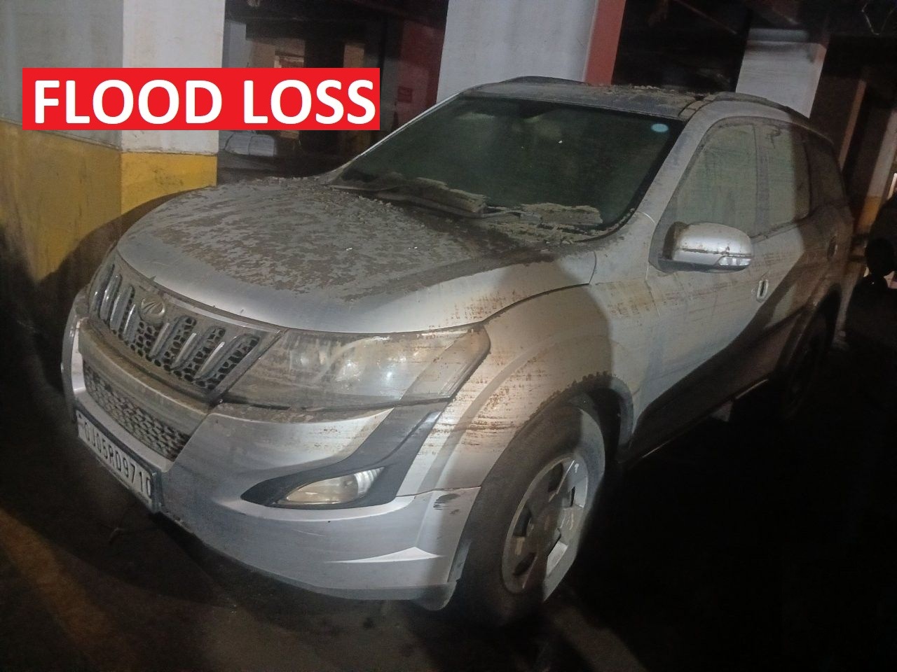 Mahindra XUV500 R FWD W6 AT