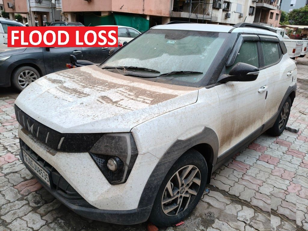 Mahindra XUV 3XO AX5 PM MT